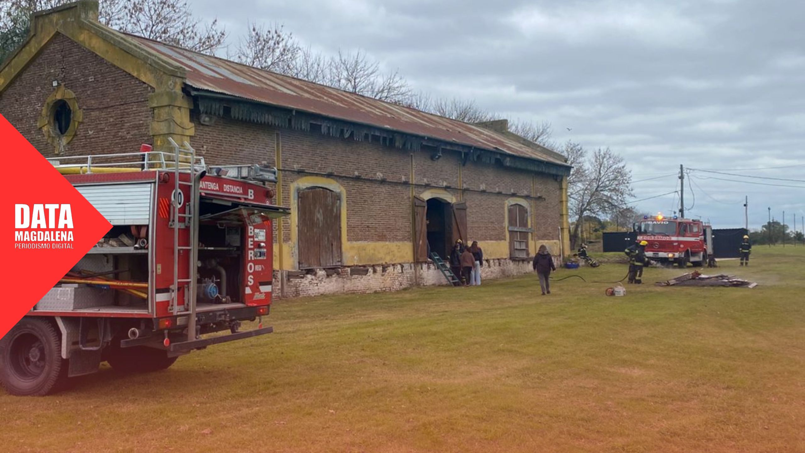 Incendio intencional en la vieja estación de trenes de Bartolomé Bavio: buscan identificar a tres sospechosos encapuchados